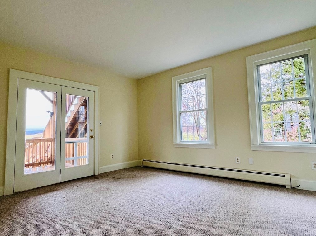 25 St, Hadley MA 01035-9502 exterior