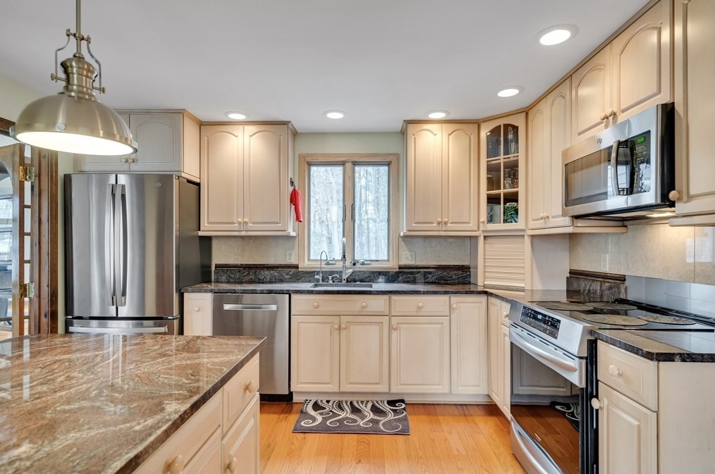 6 Karl Dr, Billerica MA  01862-1249 exterior