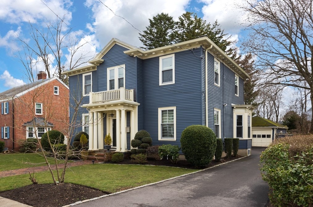 75 Clinton Pl, Newton, MA 02459 exterior