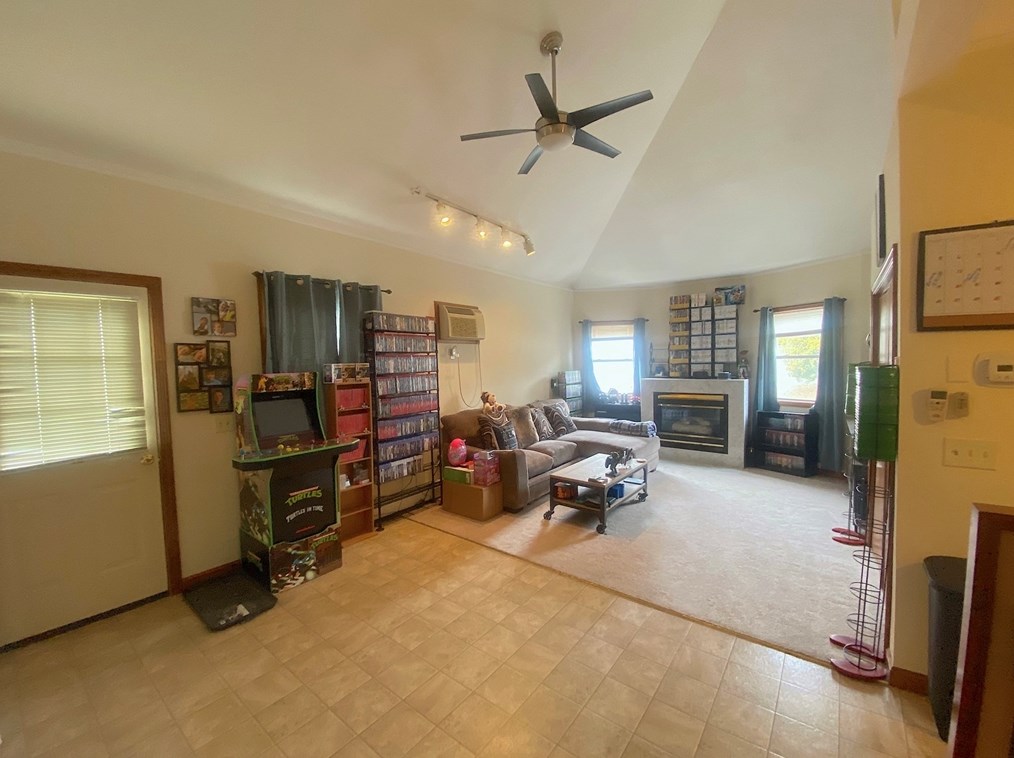 74 Lakewood St, Worcester MA  01603-2069 exterior