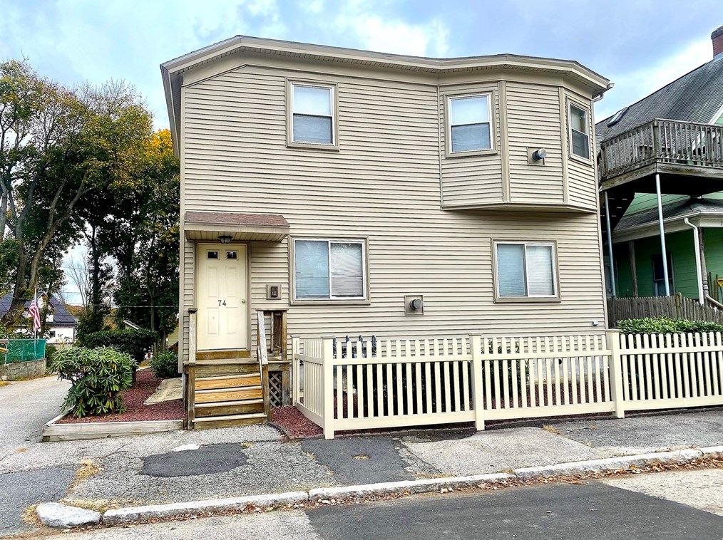 74 Lakewood St, Worcester MA  01603-2069 exterior