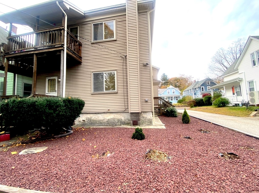 74 Lakewood St, Worcester MA  01603-2069 exterior