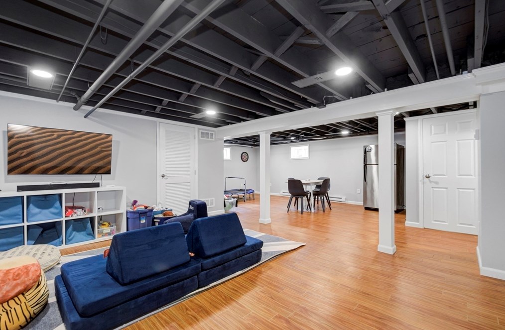 81 Mayall Rd, Waltham MA  02453-8266 exterior