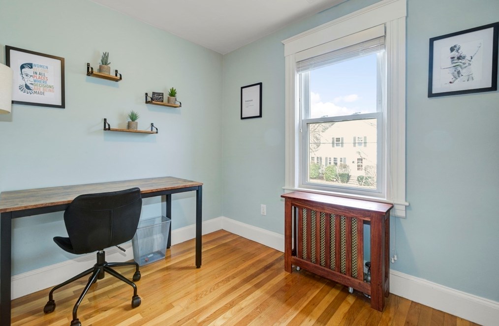 81 Mayall Rd, Waltham MA  02453-8266 exterior