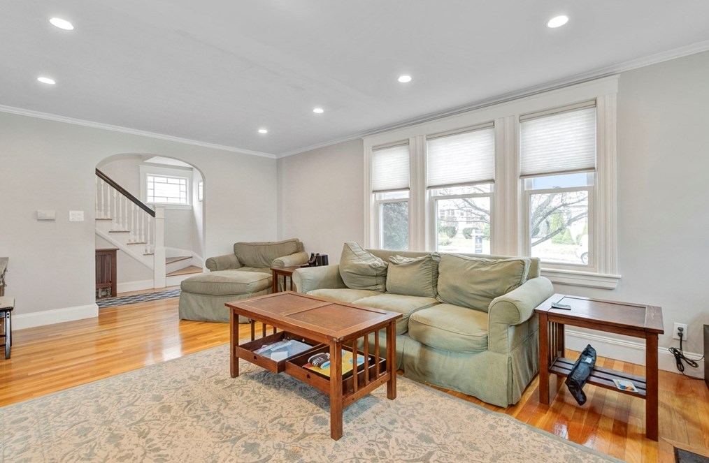 81 Mayall Rd, Waltham MA  02453-8266 exterior