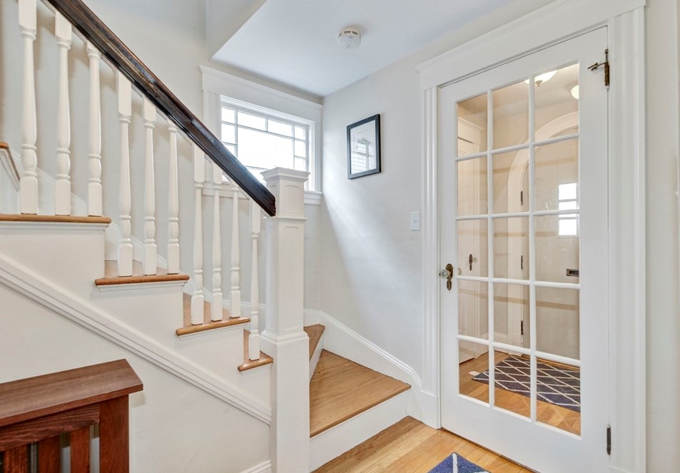 81 Mayall Rd, Waltham MA  02453-8266 exterior