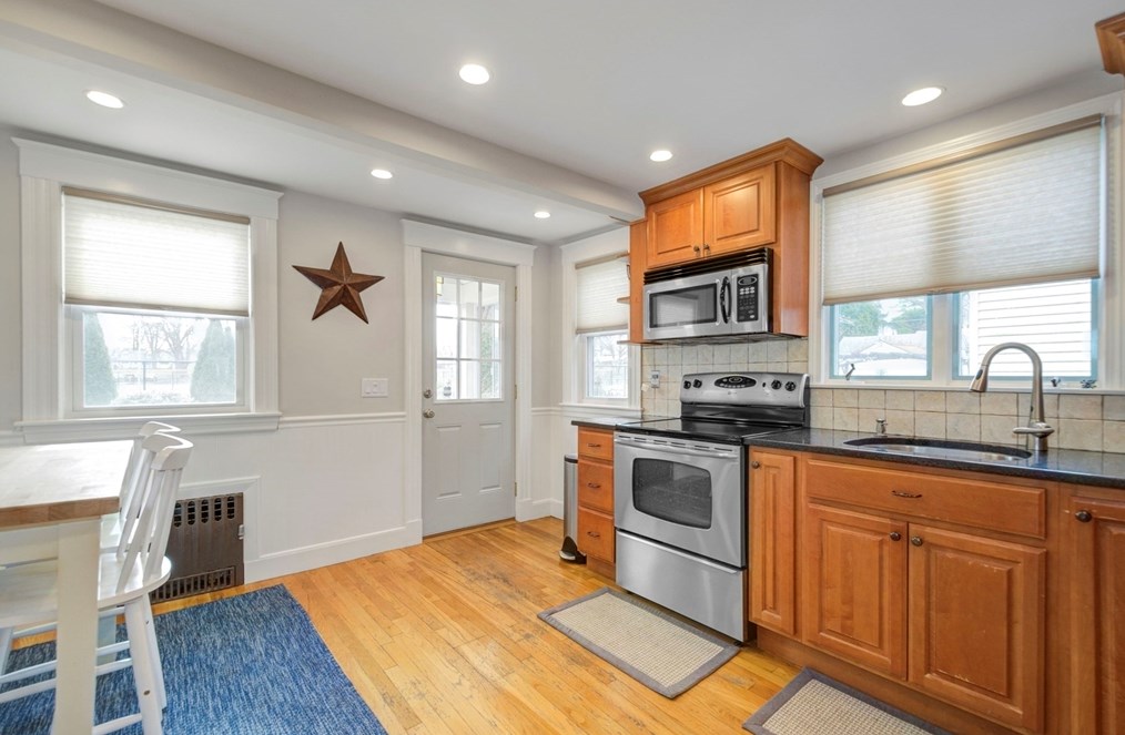 81 Mayall Rd, Waltham MA  02453-8266 exterior