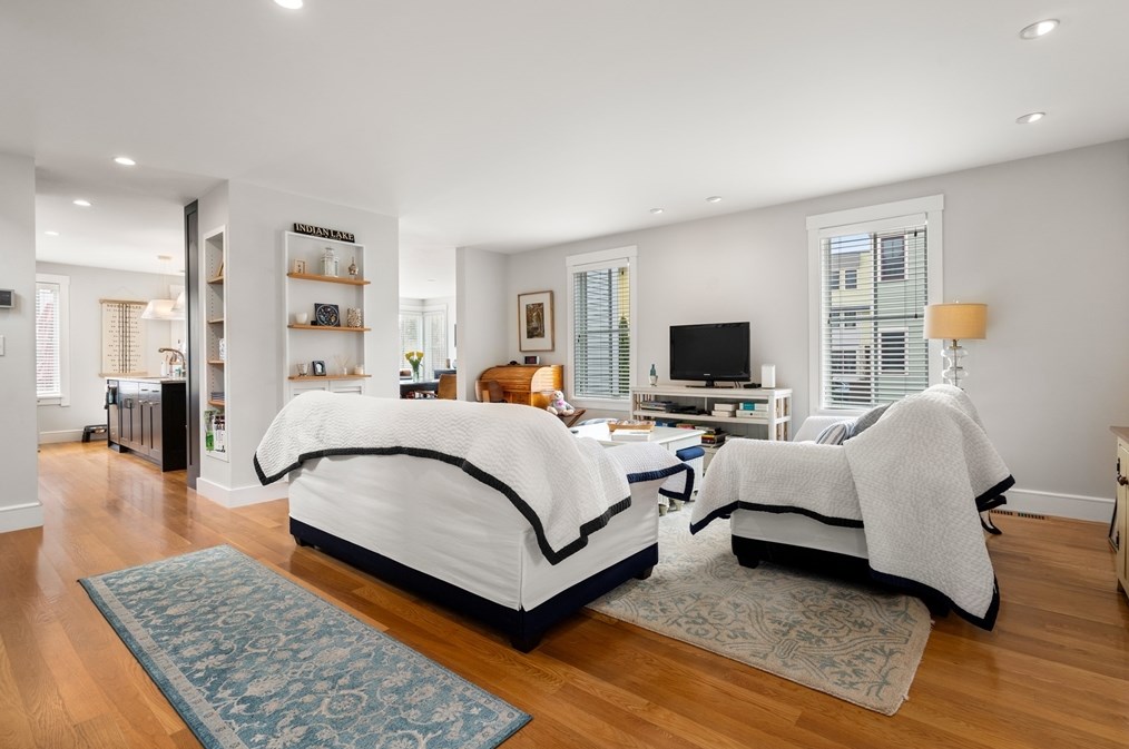 18 Bellis Cir, Cambridge, MA 02140-3208