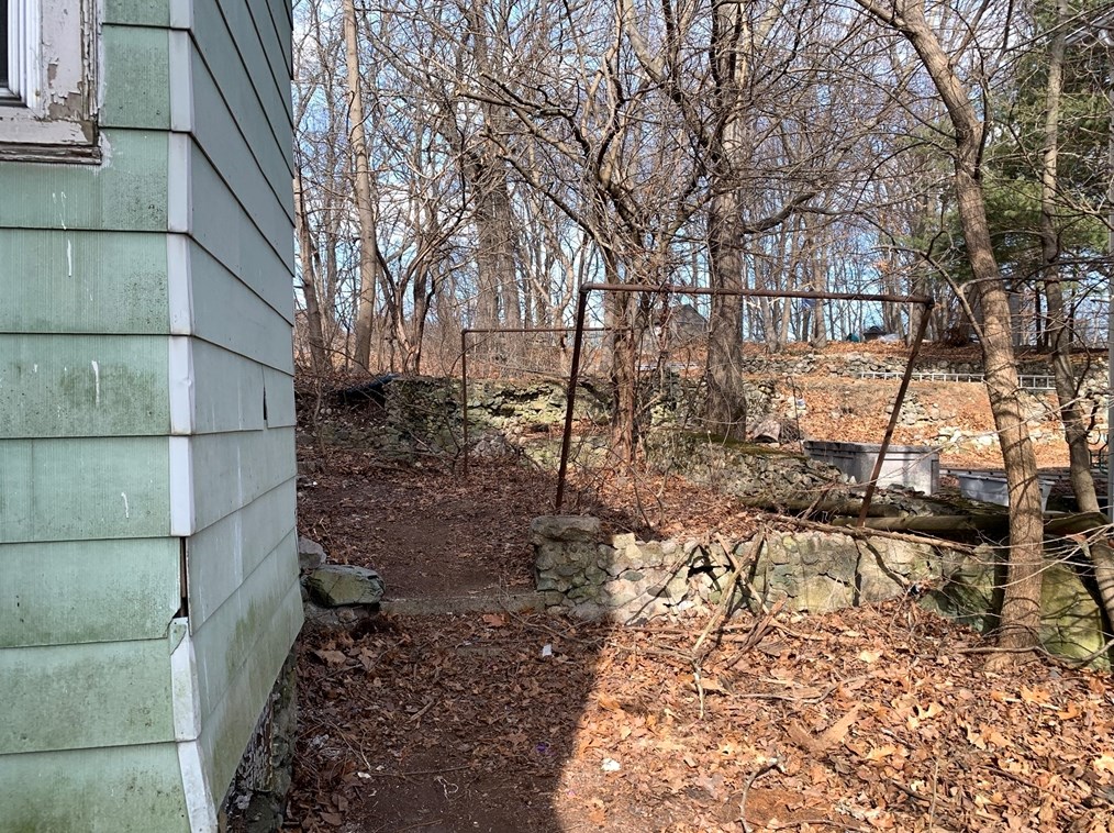 307 Colburn St, Dedham MA 02026-2331 exterior