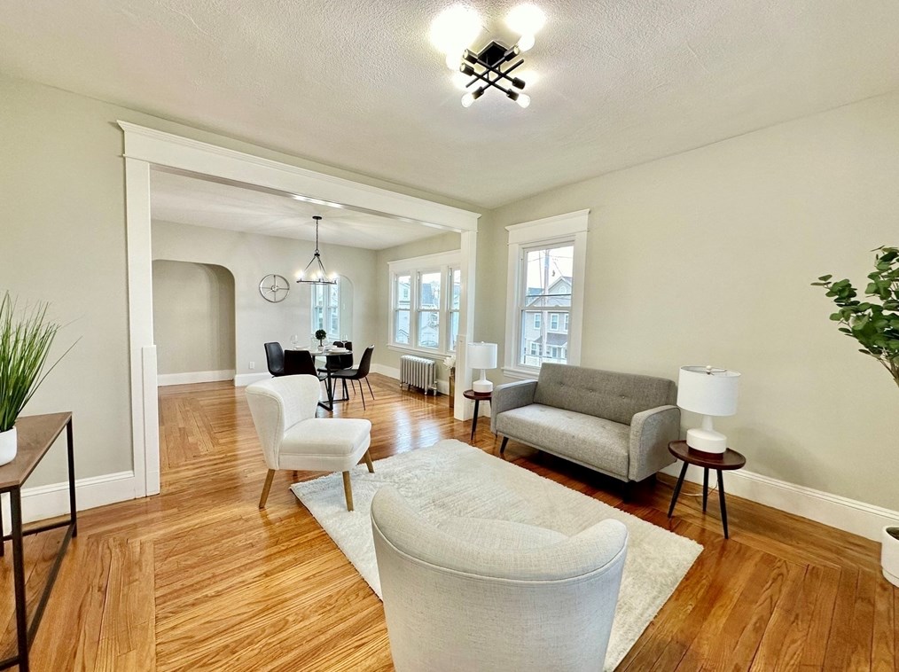 373 Hampden St, Chicopee MA 01013-1557 exterior