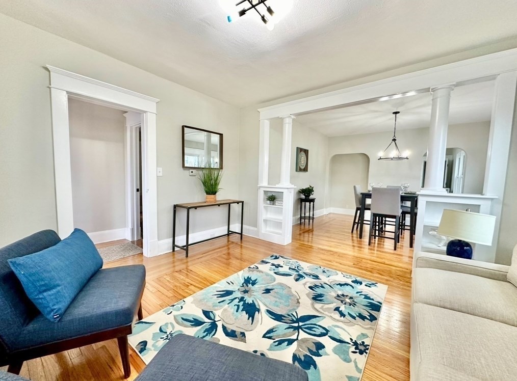 373 Hampden St, Chicopee MA 01013-1557 exterior