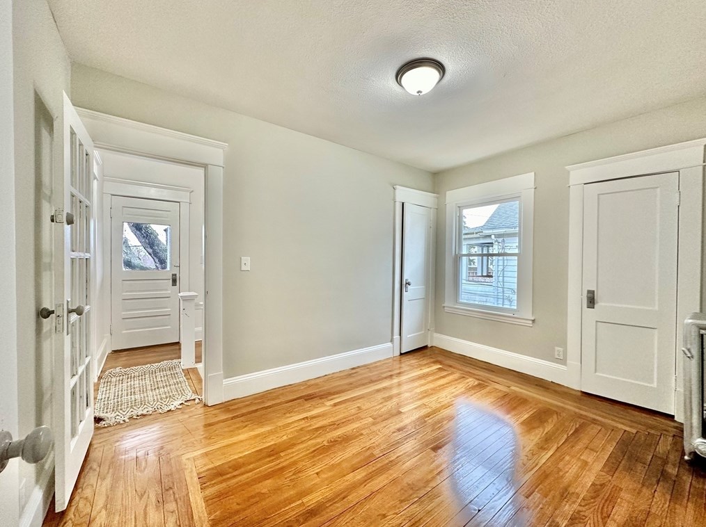 373 Hampden St, Chicopee MA 01013-1557 exterior