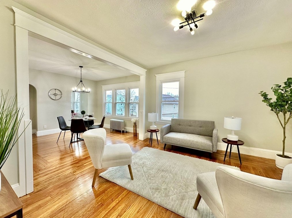 373 Hampden St, Chicopee MA  01013-1557 exterior