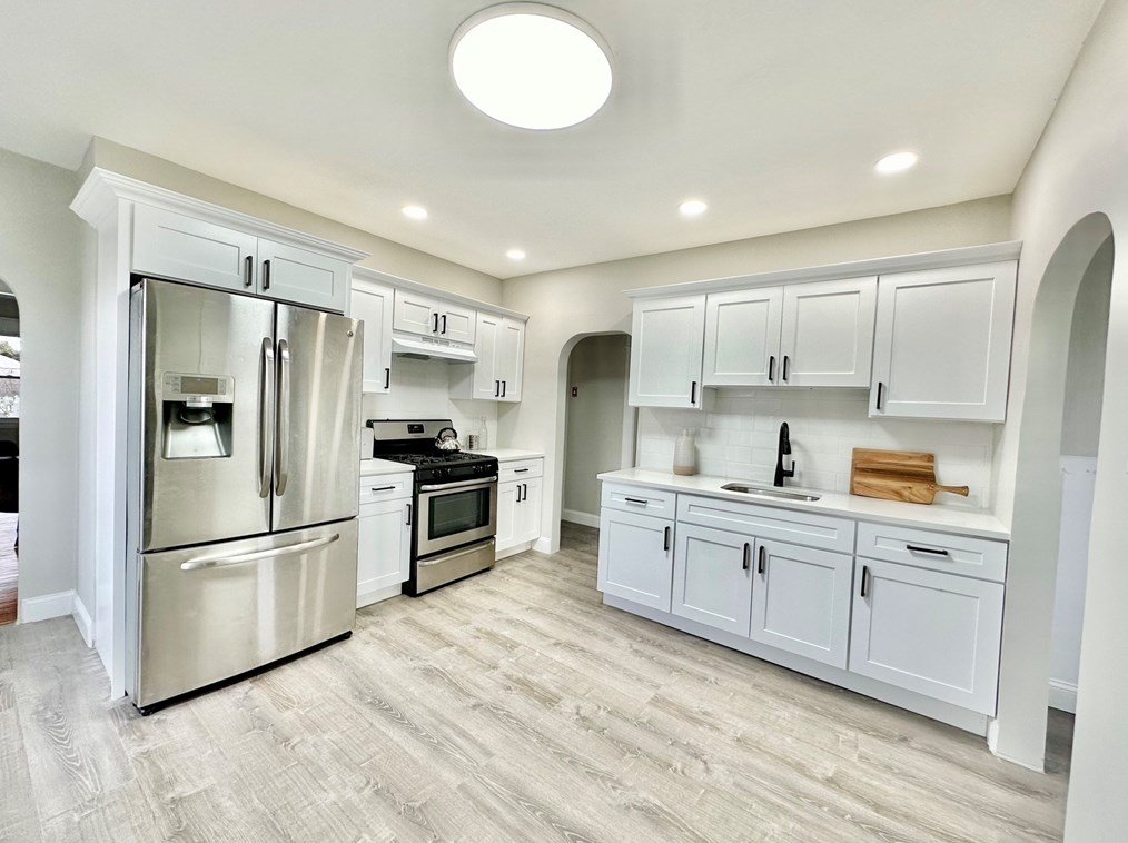 373 Hampden St, Chicopee MA 01013-1557 exterior