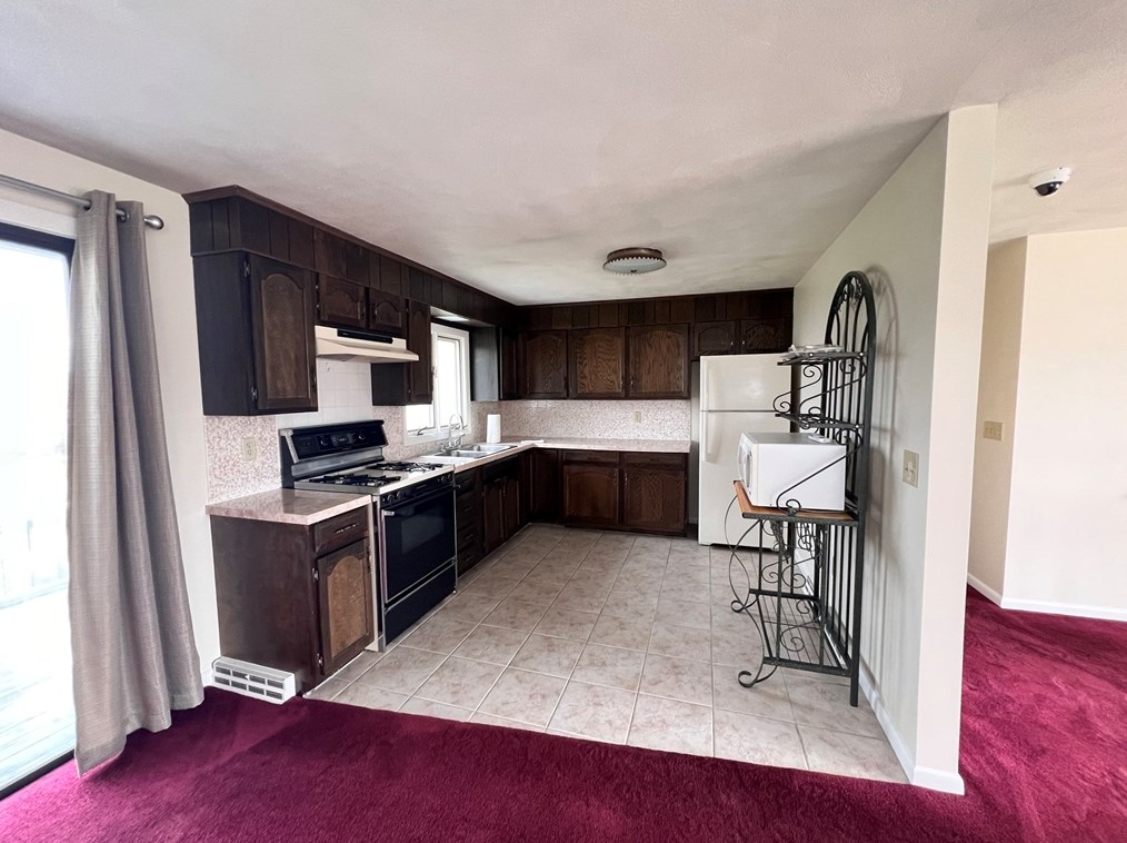 36 Grant St, Dartmouth, MA 02748