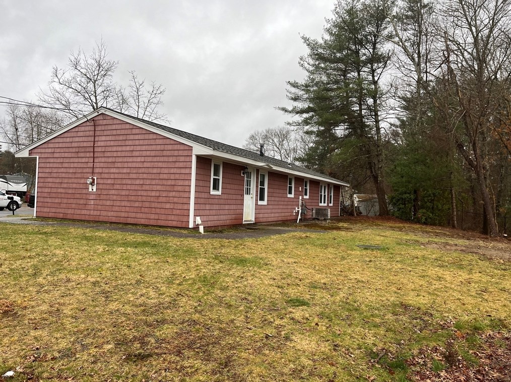 34 Rainbow Cir, Middleboro, MA 02346 exterior