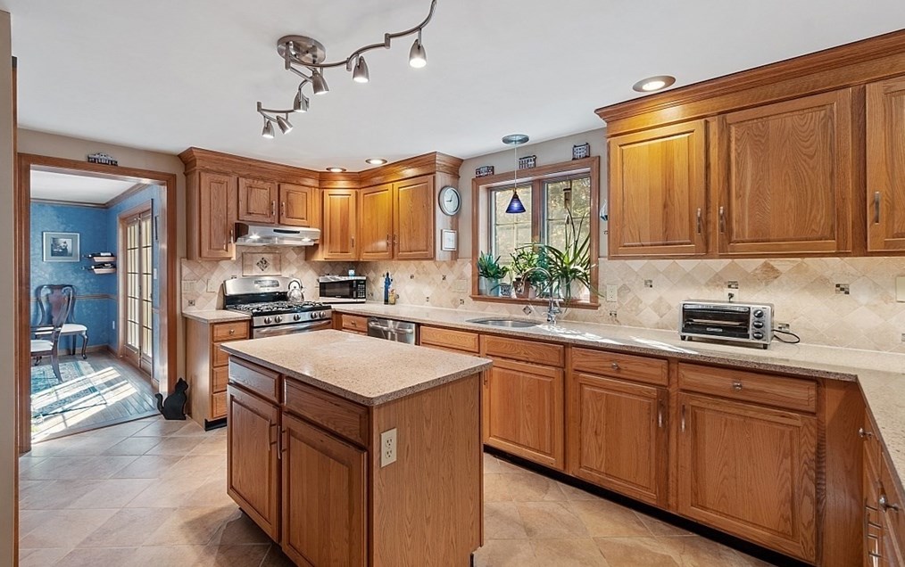 52 N Shore Dr, Stow, MA 01775