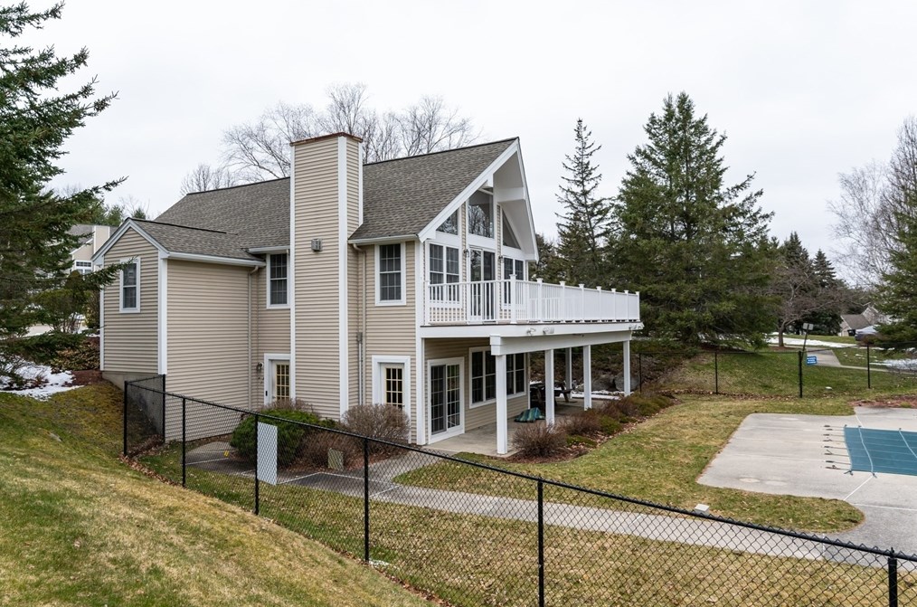7 Chatham Dr, Manchester NH  03110-6962 exterior