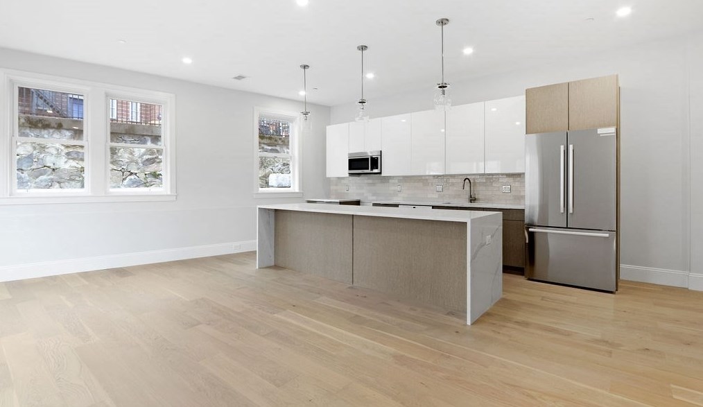 21 Glen St, Boston, MA 02130-2170