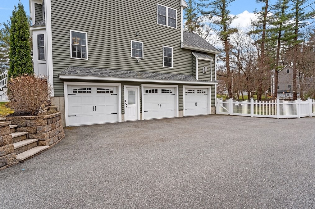 18 Boutwell St, Wilmington, MA 01887-2603