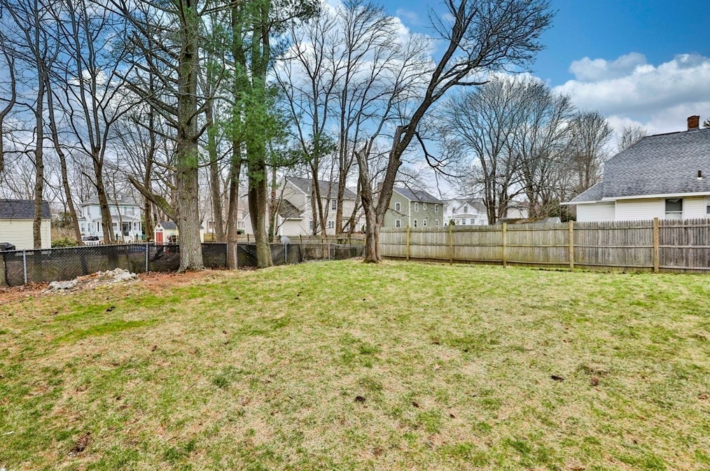 26 Bella Vista Ave, Mansfield MA  02048-1307 exterior