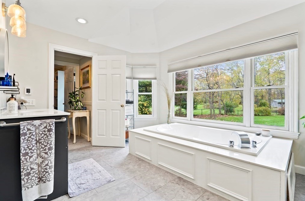 83 Main St, Southborough MA  01772-1225 exterior