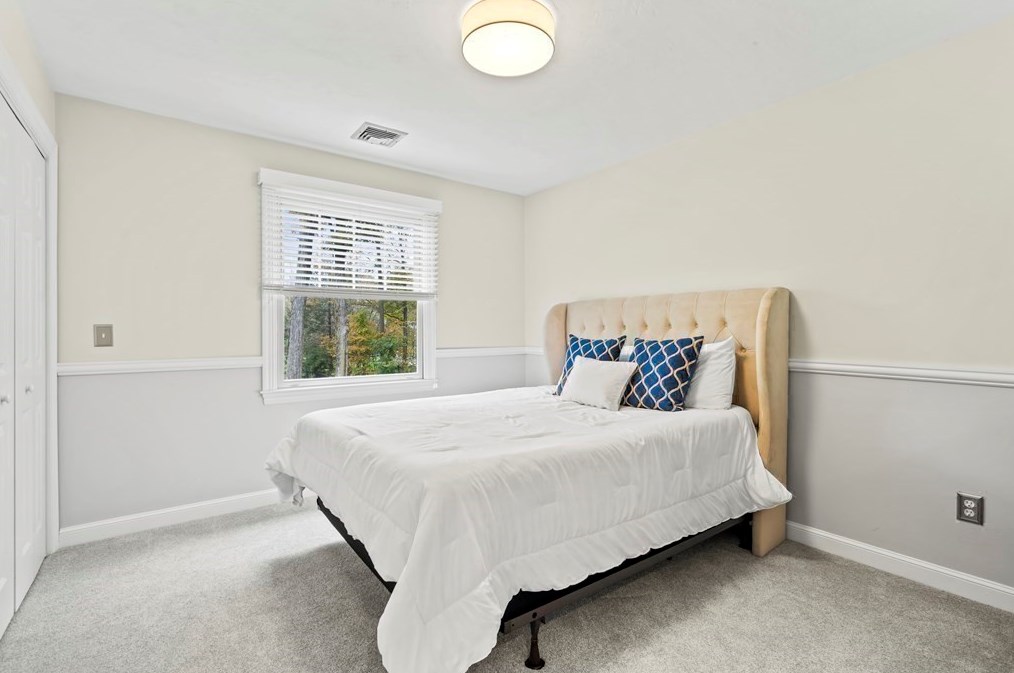 83 Main St, Southborough MA  01772-1225 exterior