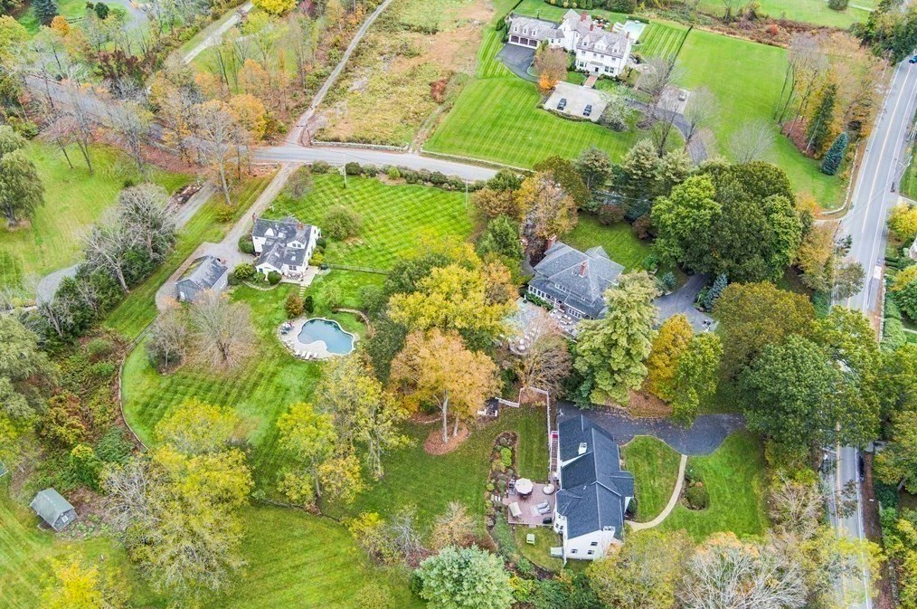 83 Main St, Southborough MA  01772-1225 exterior