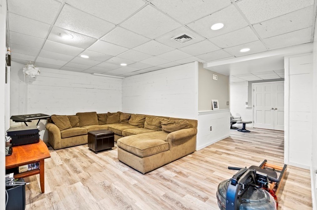 83 Main St, Southborough MA  01772-1225 exterior