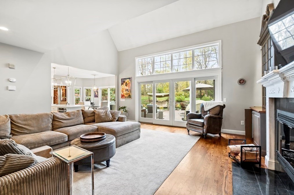 83 Main St, Southborough MA  01772-1225 exterior