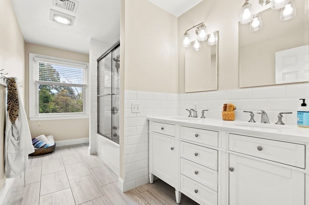 83 Main St, Southborough MA  01772-1225 exterior