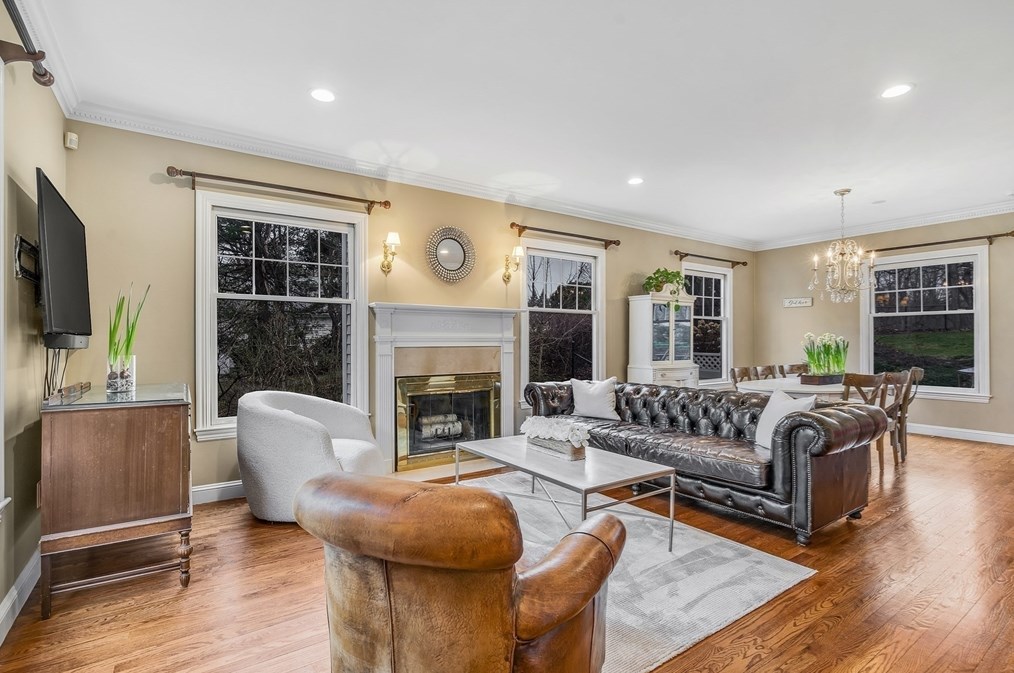 83 Main St, Southborough MA  01772-1225 exterior