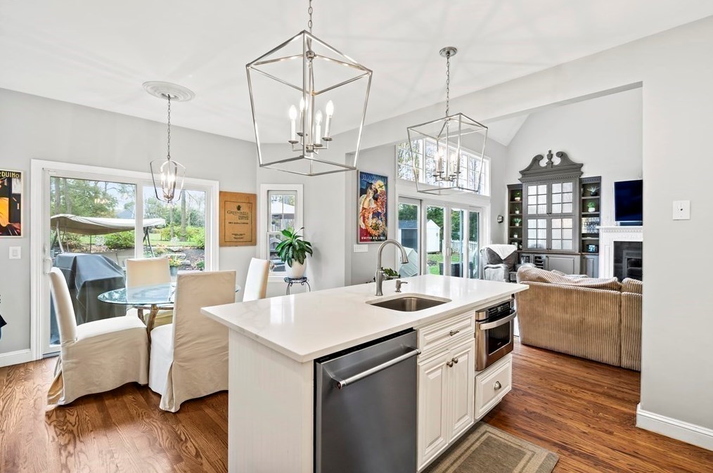 83 Main St, Southborough MA  01772-1225 exterior