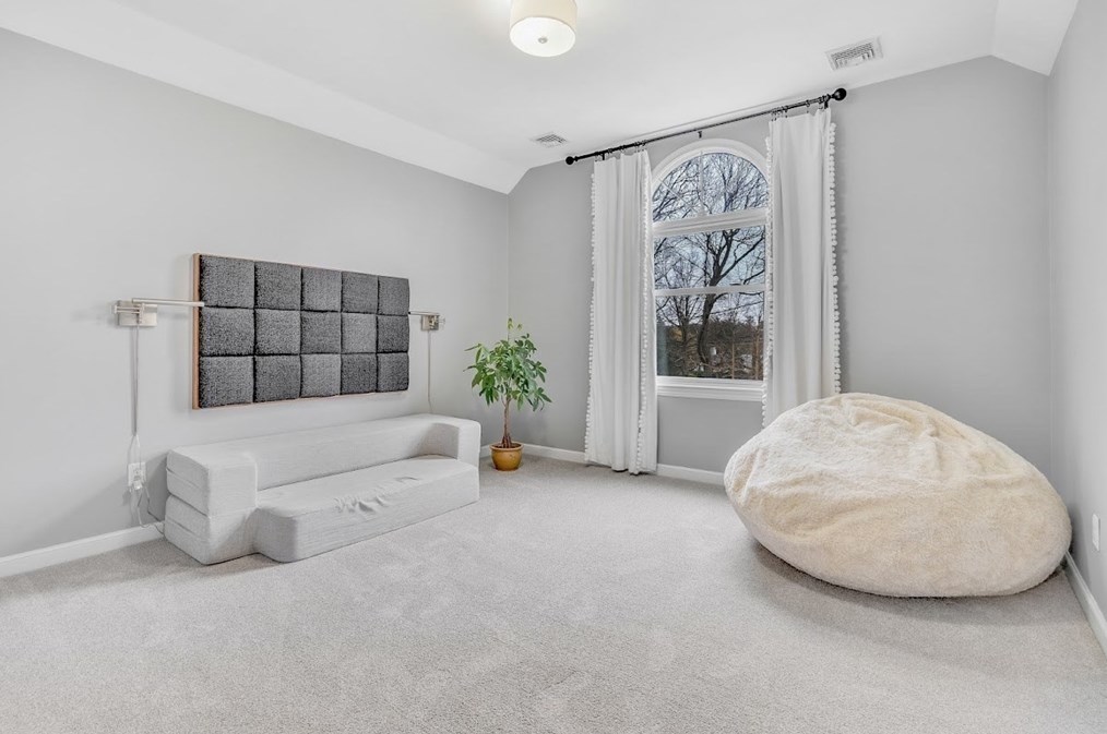 83 Main St, Southborough MA  01772-1225 exterior