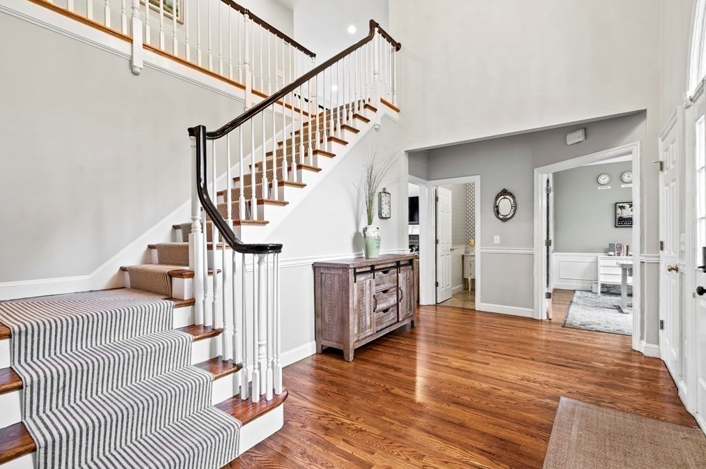 83 Main St, Southborough MA  01772-1225 exterior