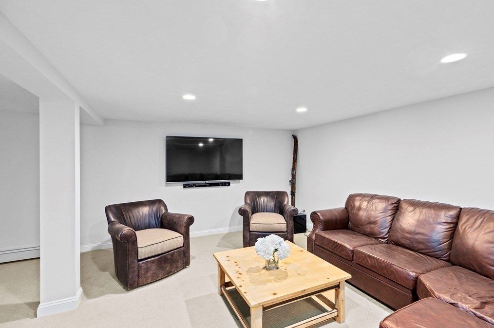 7 Camelot Dr, Hingham MA  02043-4861 exterior