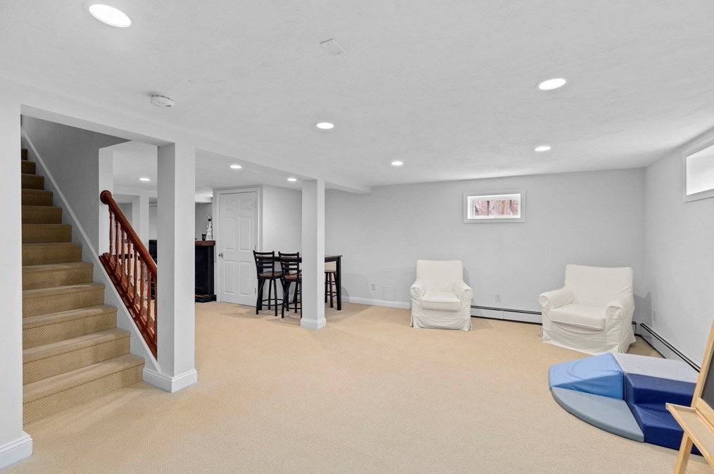 7 Camelot Dr, Hingham MA  02043-4861 exterior