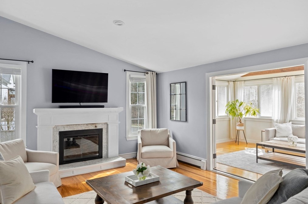 7 Camelot Dr, Hingham MA  02043-4861 exterior