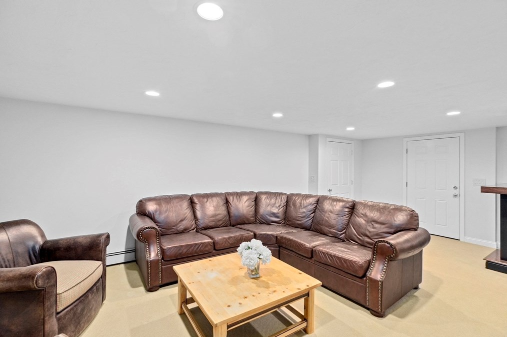 7 Camelot Dr, Hingham MA  02043-4861 exterior