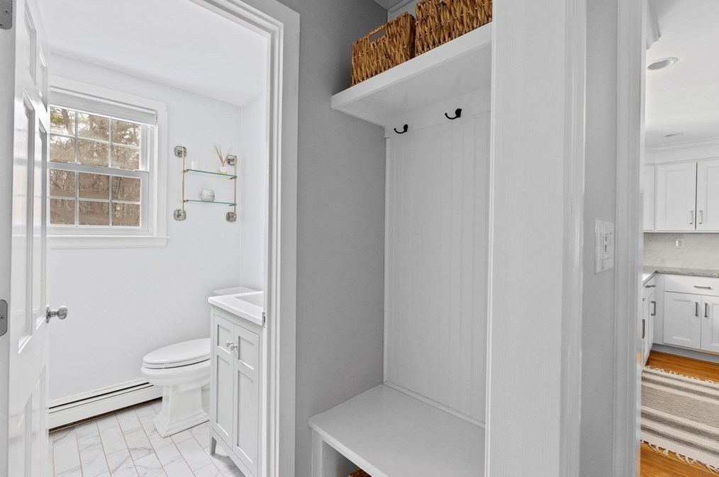 7 Camelot Dr, Hingham MA  02043-4861 exterior