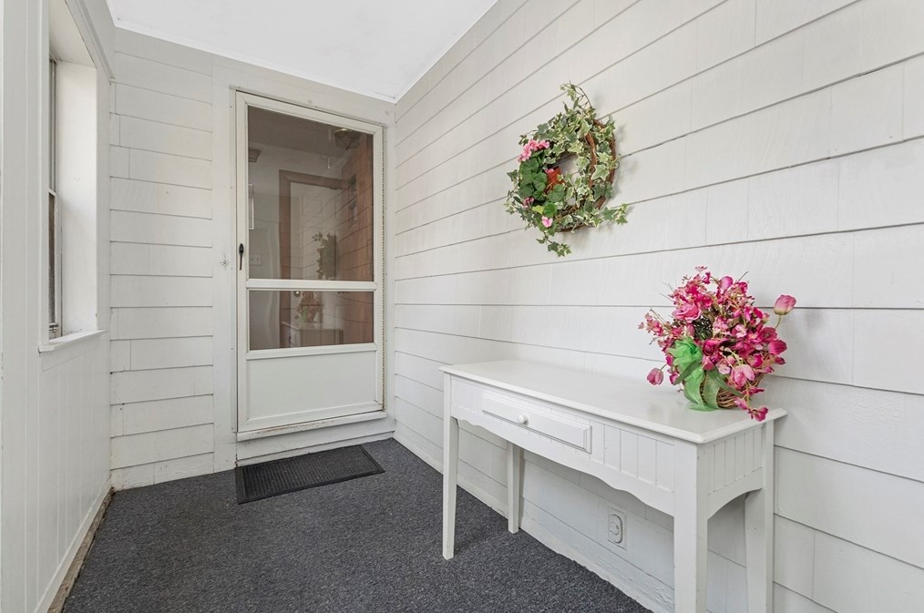 18 Evergreen Rd, Needham MA 02494-3142 exterior