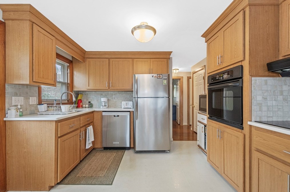 18 Evergreen Rd, Needham MA 02494-3142 exterior