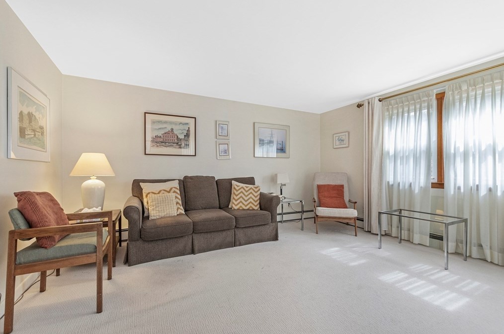 18 Evergreen Rd, Needham MA 02494-3142 exterior