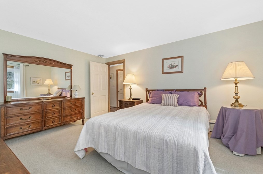 18 Evergreen Rd, Needham MA 02494-3142 exterior