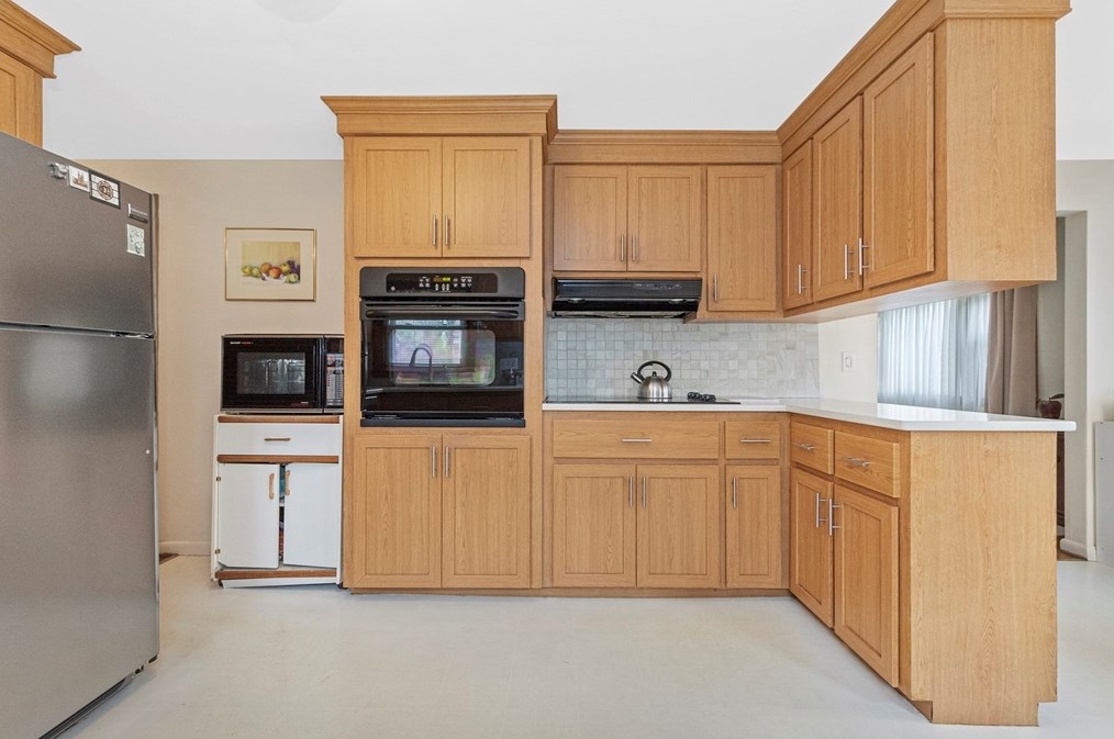 18 Evergreen Rd, Needham MA 02494-3142 exterior