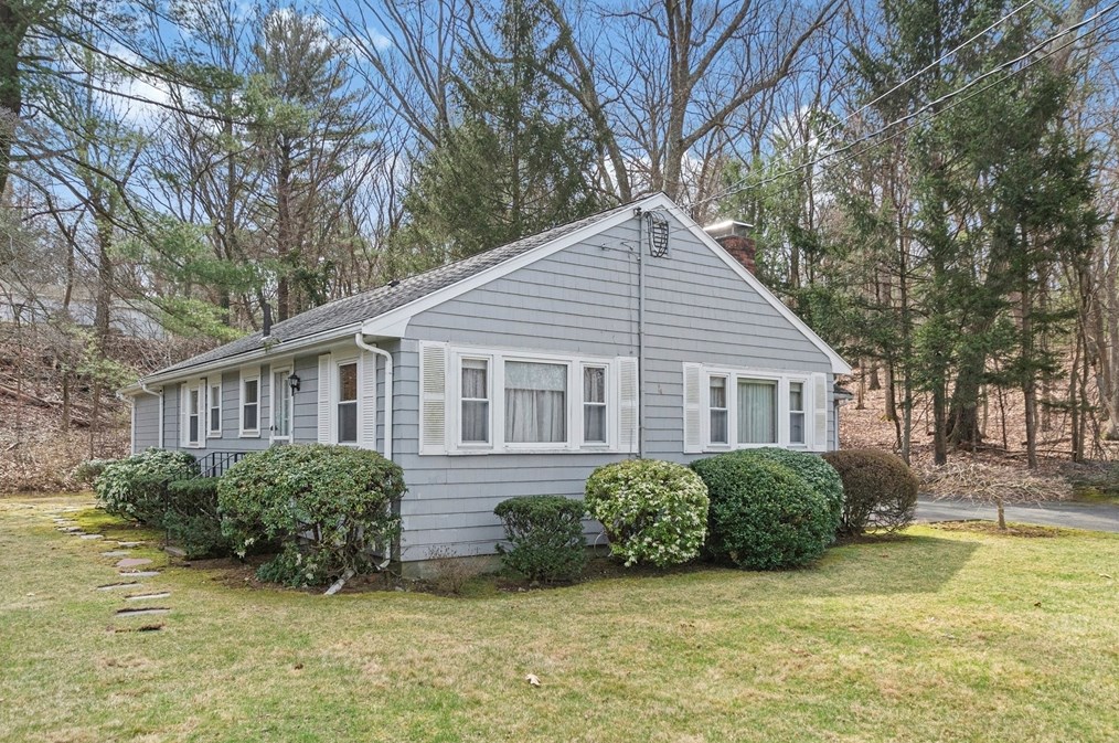 18 Evergreen Rd, Needham MA 02494-3142 exterior