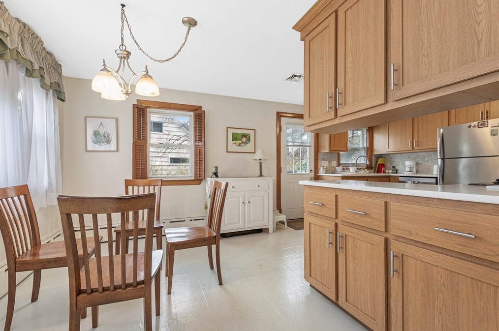 18 Evergreen Rd, Needham MA 02494-3142 exterior