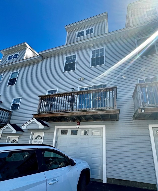 7 Butler Ave, Lowell MA 01852-4101 exterior