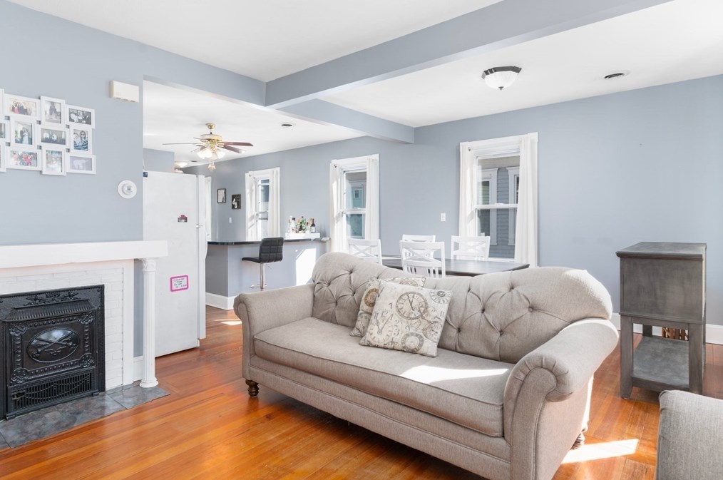 293 Earle St, New Bedford MA 02746-1813 exterior