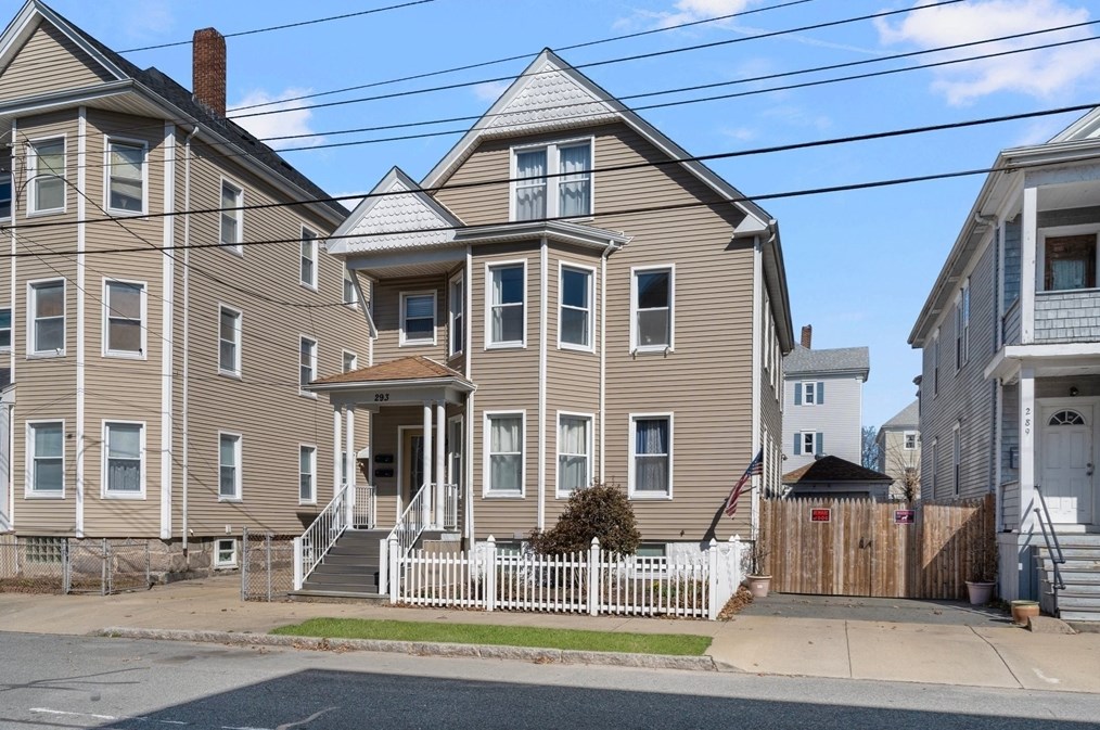 293 Earle St, New Bedford, MA 02746 exterior